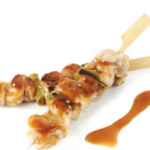 3 YAKITORI BRPCHETAS DE POLLOS 2PIEZAS